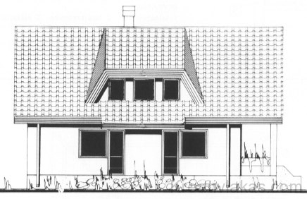 Kiemelt tető felépítményes családi ház