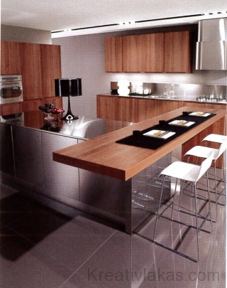 A kerámia burkolólap a legáltalánosabb konyhai padlóburkolat. Manapság a nagyobb méretű lapok divatosak