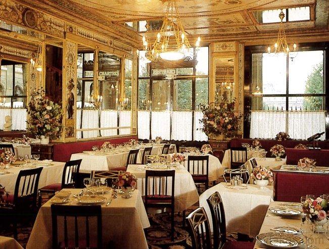 A párizsi Grand Véfour vendéglő. Kortalan enteriőr, amely csodálatot – és étvágyat – kelt.