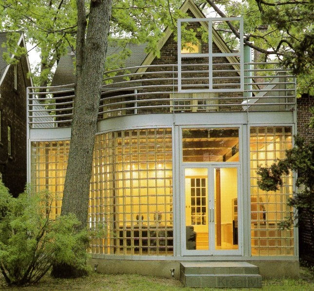 Ezt a tipikus torontói házat üvegtéglákból épített terasszal toldották meg