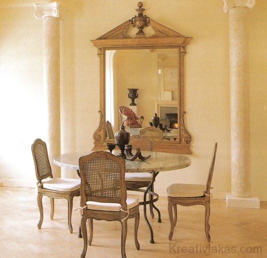 A tágas szoba minden darabja antik eleganciát áraszt