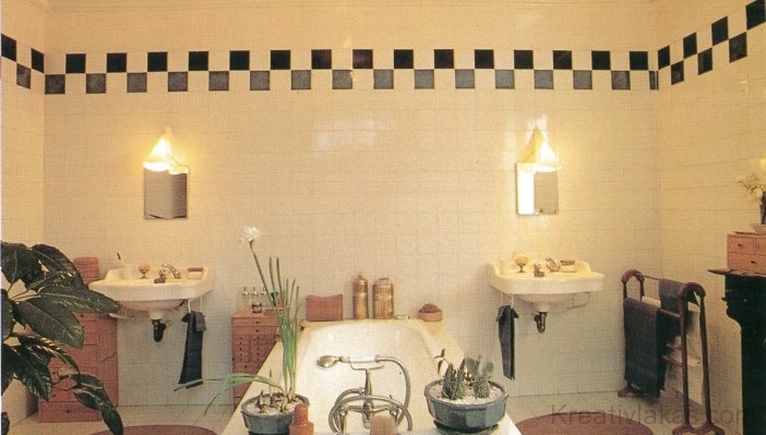 Szimmetria gyönyör­ködteti a szemet egy francia családi ház fürdőszobájában
