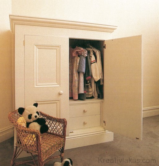A kedves kis szek­rényt a gyerek első szobájába tervezték