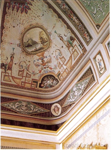 Klasszikus és egyiptomi előképek ihlették a 19. Század eleji impozáns spanyol enteriőrök festett mennyezeteit