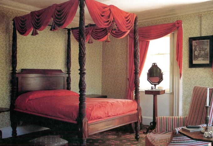 Aaron Burr - az USA egykori alelnöke, Eliza Jumel második férje - hálószobáját 1833 körüli eredetijének megfelelően restaurálták