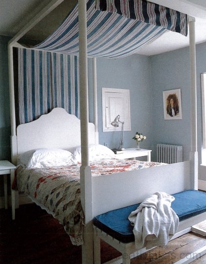 Ez a hálószoba, bár a minimalista modern esztétika jegyeit hordozza