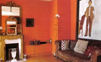 Jellegzetes Hermès-narancsvörös festékkel színezték a falakat