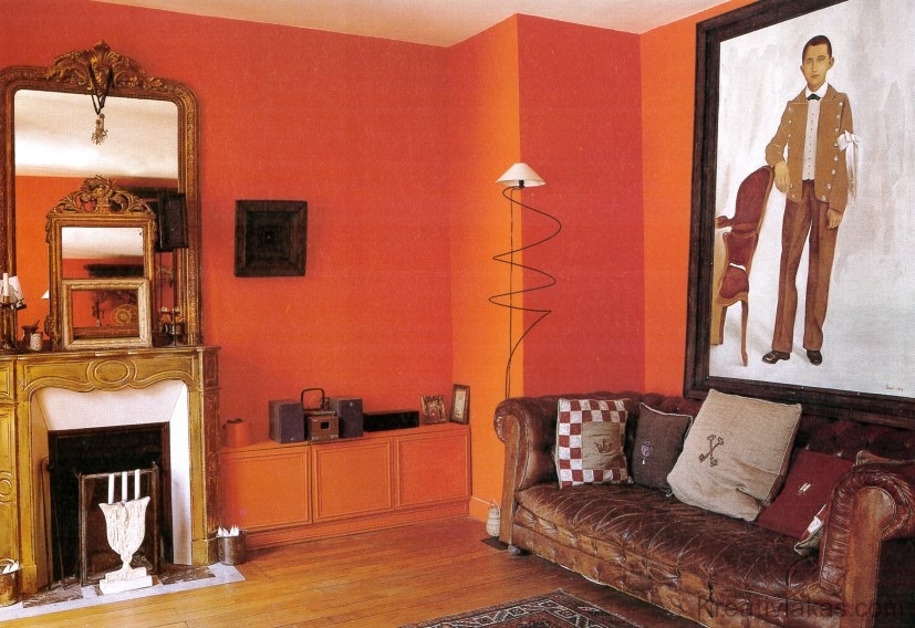Jellegzetes Hermès-narancsvörös festékkel színezték a falakat 