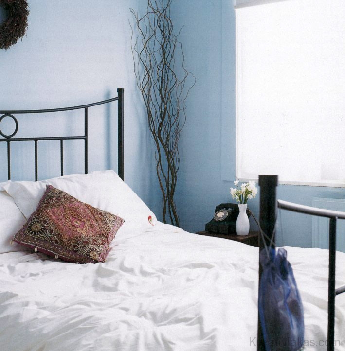  Ez az egyszerű és stílu­sos hálószoba maga a megteste­sült elegancia