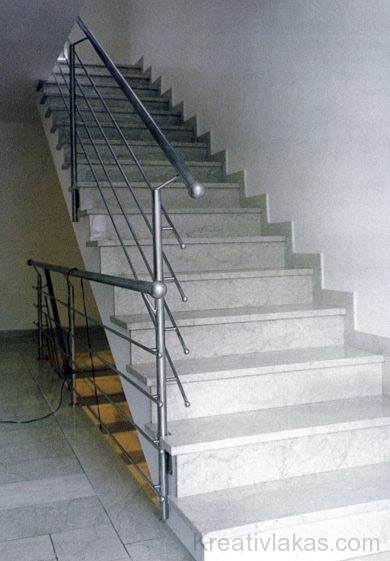 Egyenes egykarú lépcső 8.