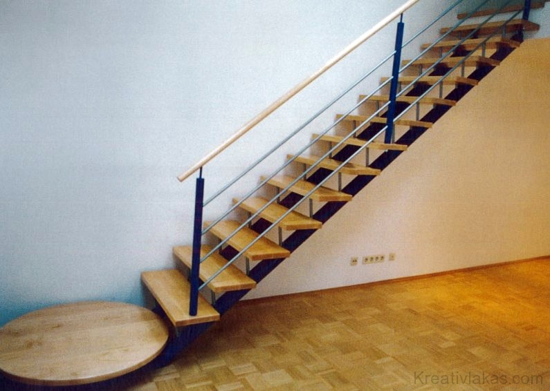 Egyenes egykarú lépcső 10.