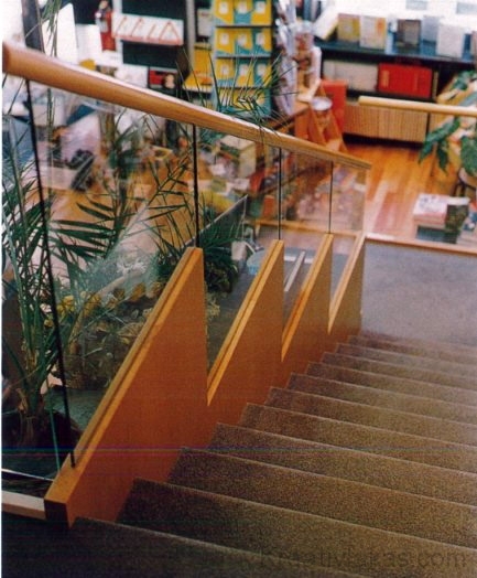 Egyenes egykarú lépcső 14.