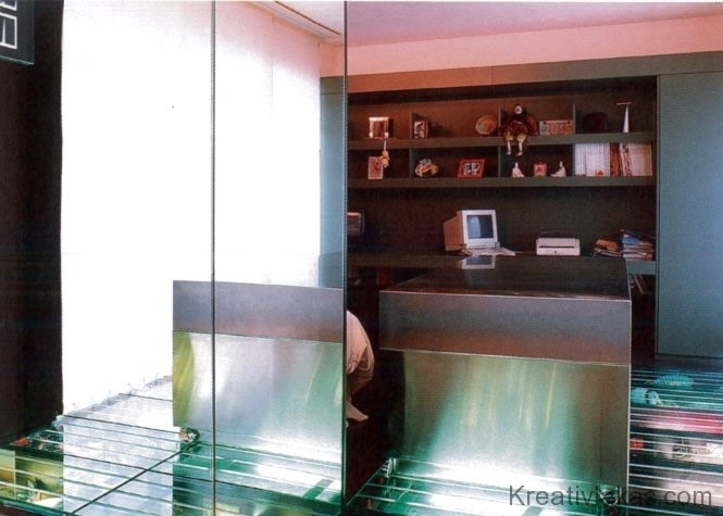 A tükrök, üvegpadló és padló alatti világítás